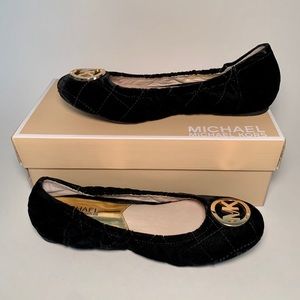 🎉HP🎉 MK velvet Flats